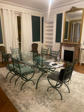 APPARTEMENT ARC TRIOMPHE 9 P 4 chambres